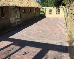 Aanleggen terras in Tijnje