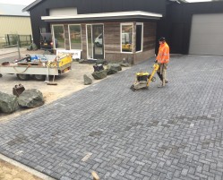 Bestraten bedrijfsterrein Gorredijk