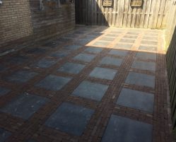 Bestraten volledige achtertuin in Gorredijk