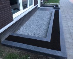 Bestrating voor- en achtertuin in Gorredijk