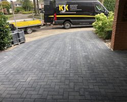 Bestrating rondom woning in Ureterp